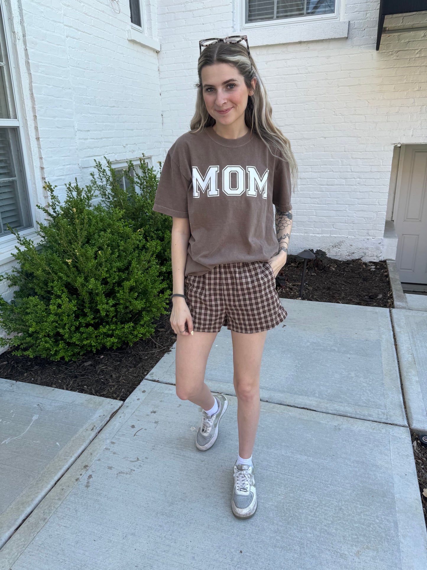 MOM tee