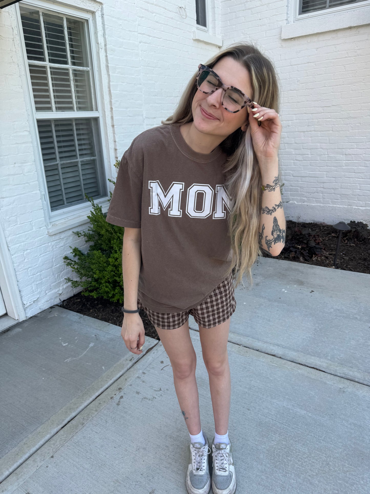 MOM tee